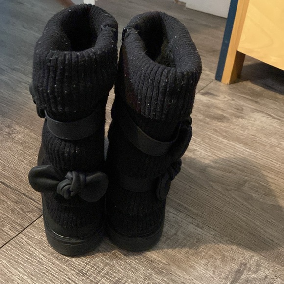 Dream Pairs, Girls size 2 fur lined boots. So sweet! - Picture 4 of 9